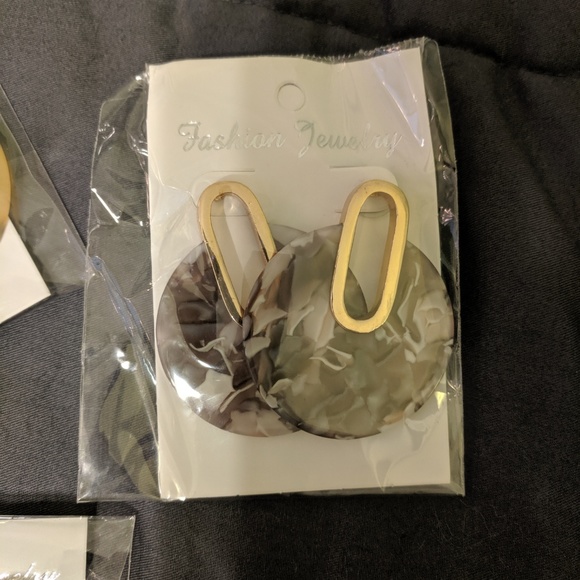 NWT Acrylic Tortoiseshell Hoop Earring Lot of 5 - Picture 4 of 6